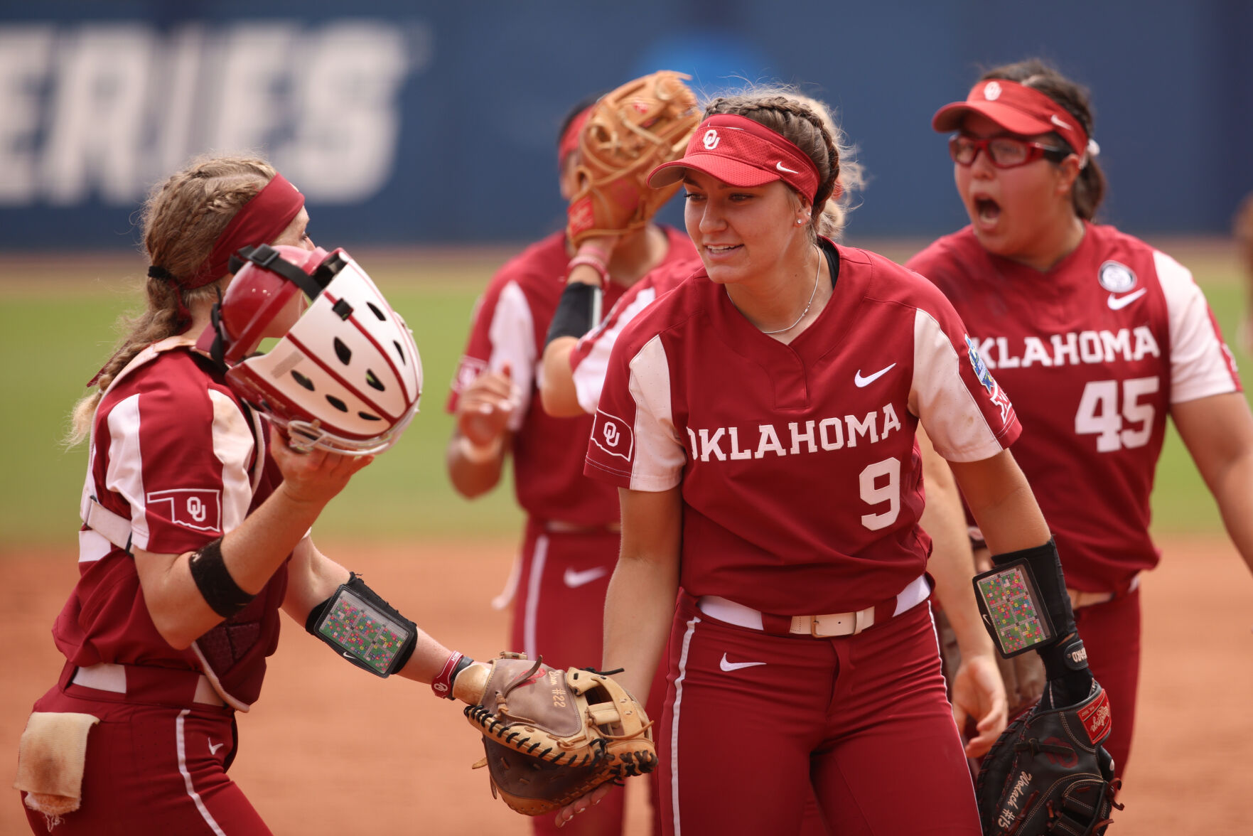 Kinzie Hansen and Lynnsie Elam